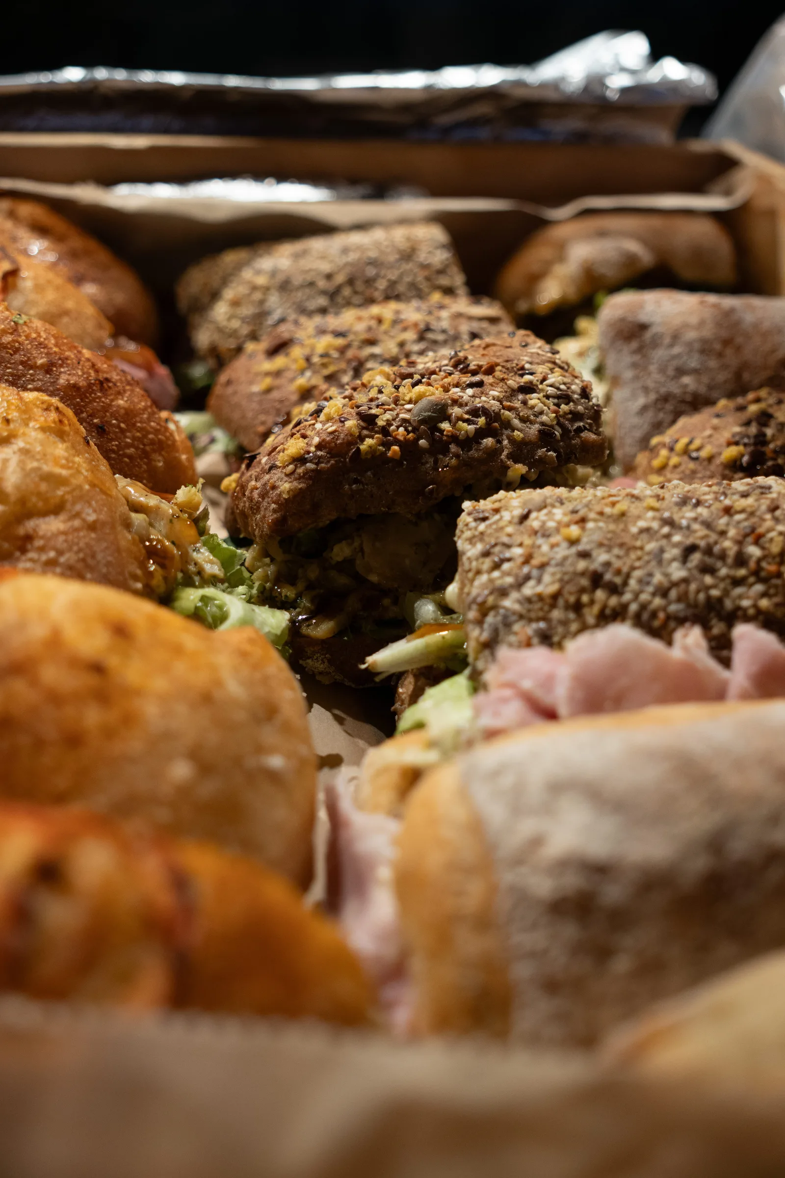 Verse broodjes tijdens de lunch
